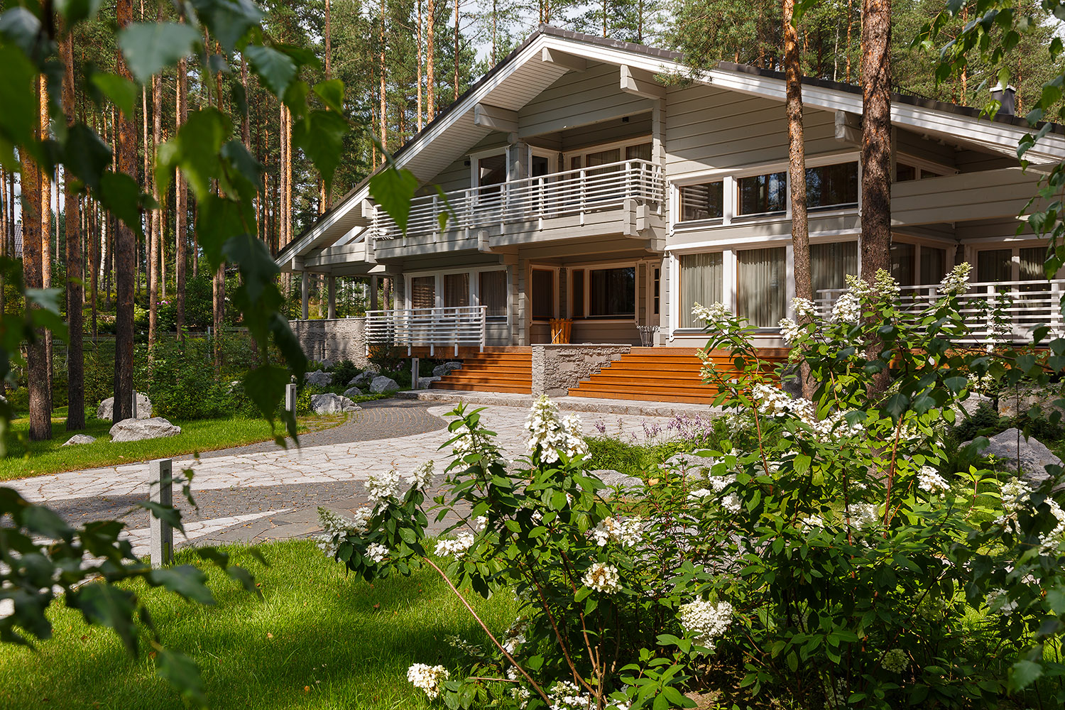 Элитный деревянный дом из клееного бруса финского производства